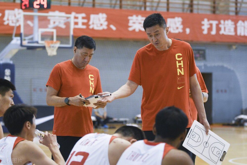但父亲一直不肯将制作秘方传给儿子柳见三（韩庚饰），柳见三也因此与父亲产生隔阂，放弃祖业，独自去外打拼